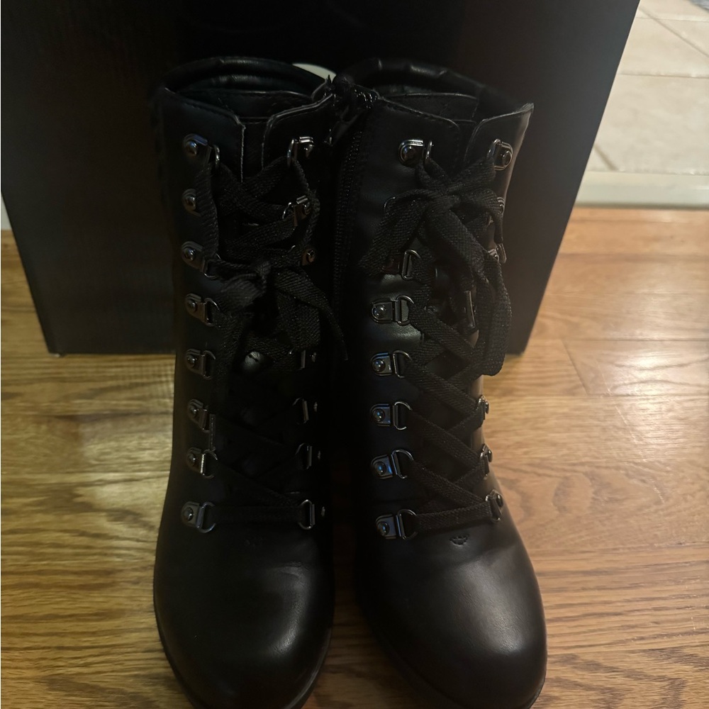 Guess Ankle boots